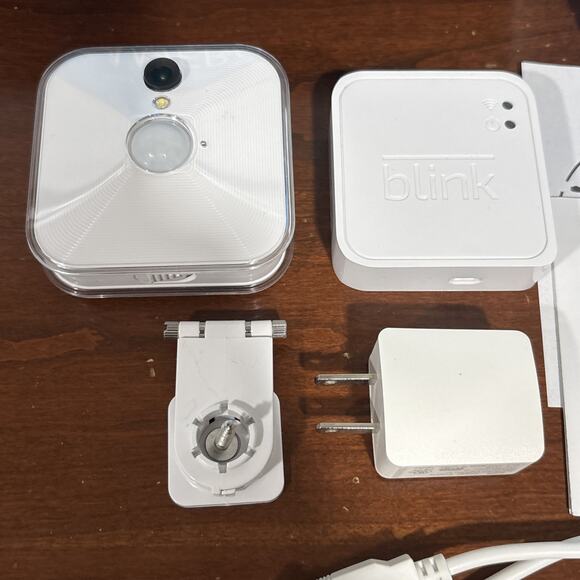 Blink Battery Powered Indoor HD Video Smart Home Security Camera System White - Picture 2 of 9